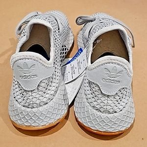 Boys 5 1/2 Adidas sneakers